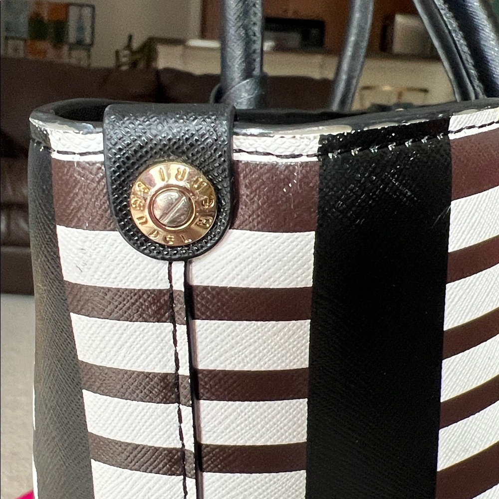 Henri Bendel Tote-EUC - Picture 8 of 15